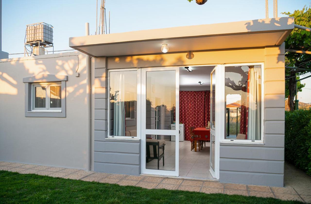 Petrakis Afrathias Garden House Vila Kalamaki  Exterior foto