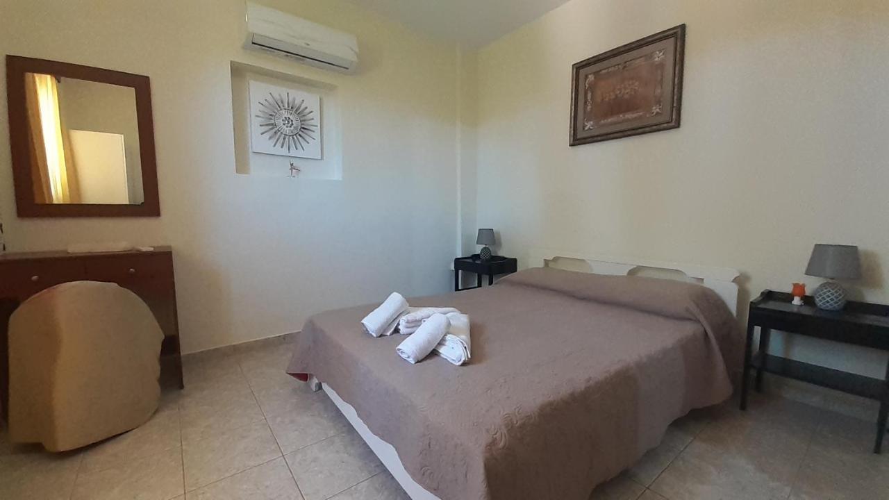 Petrakis Afrathias Garden House Vila Kalamaki  Exterior foto
