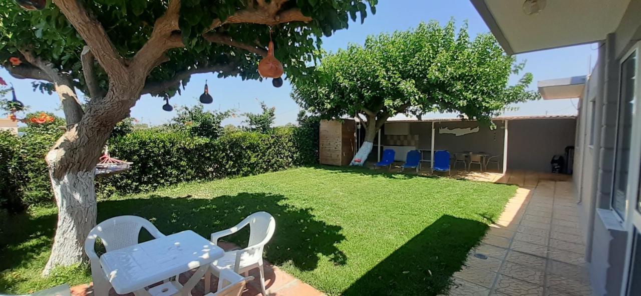 Petrakis Afrathias Garden House Vila Kalamaki  Exterior foto